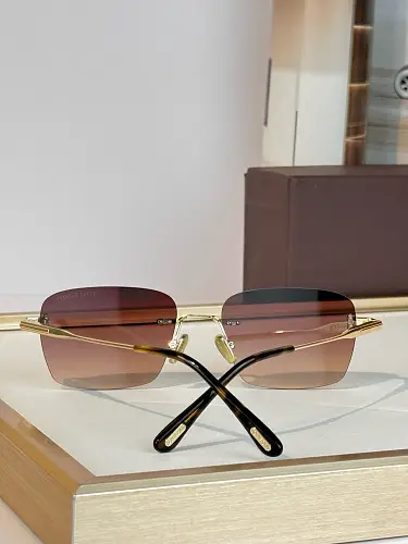 TOM FORD