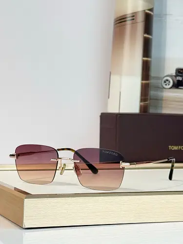 TOM FORD