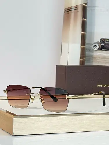 TOM FORD
