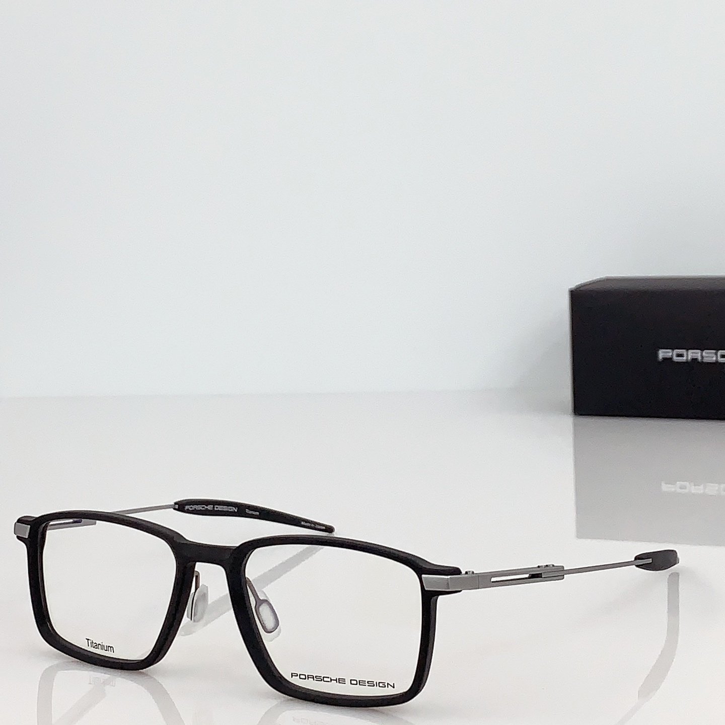 PORSCHE DESIG* MODEL：P'81006 SIZE：53口19-145