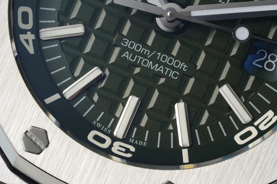 The AP Royal Oak Offshore Diver 15710—the "King of Divers"!