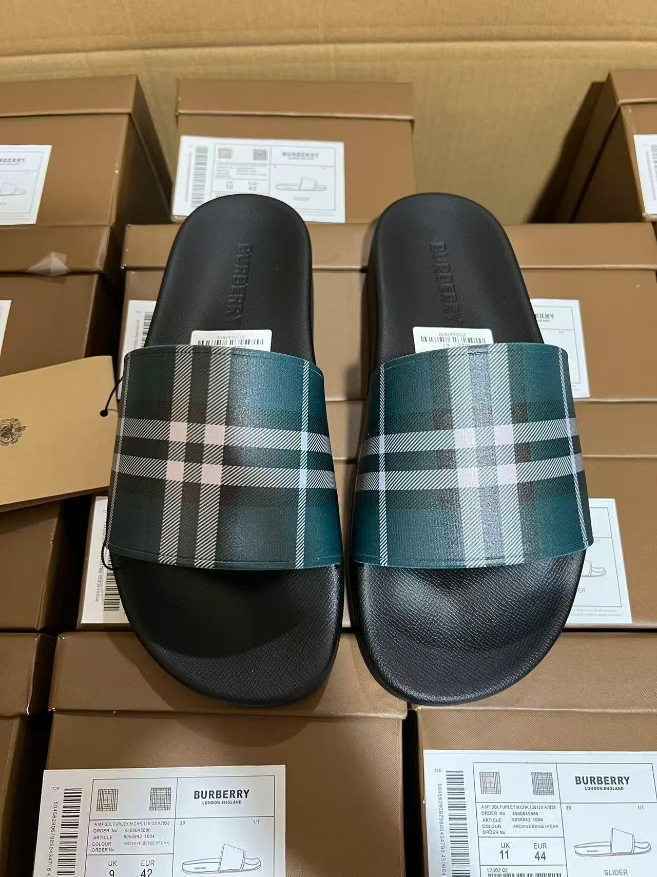 BURBERRY SLIP-ONS HIGHEND