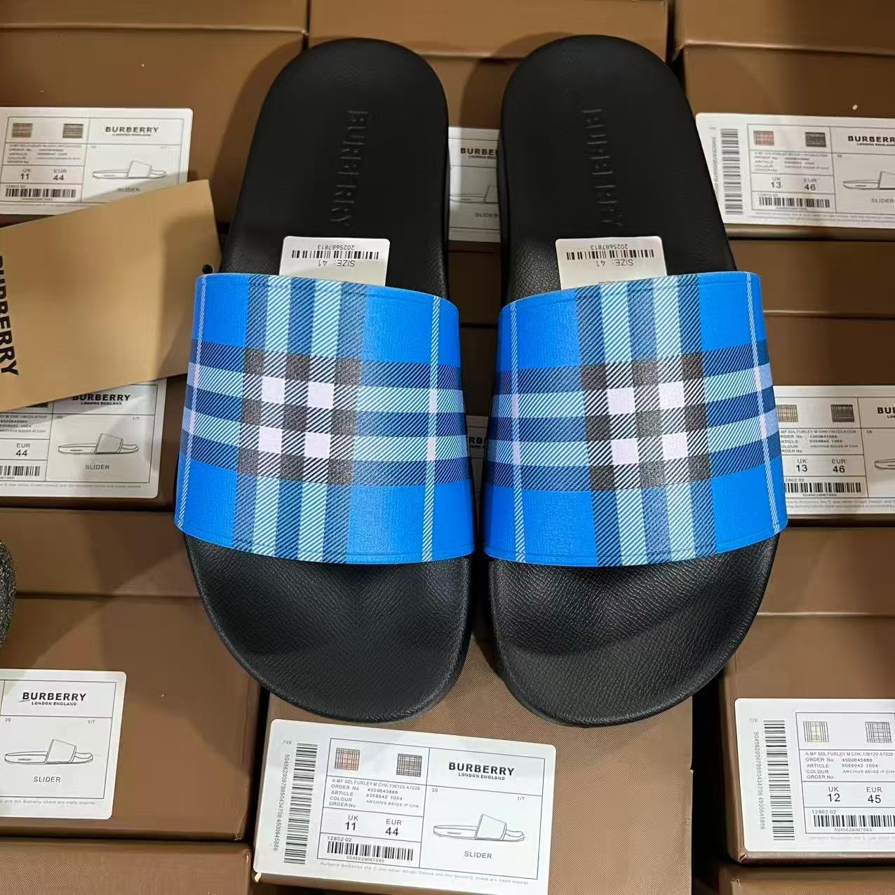 BURBERRY SLIP-ONS HIGHEND