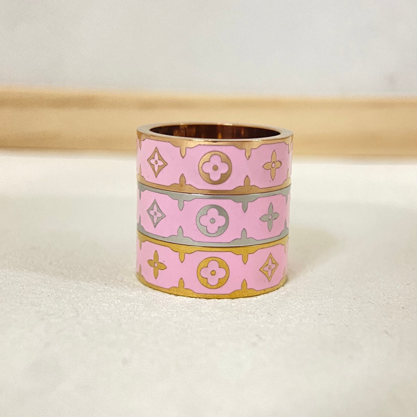 LV RING
