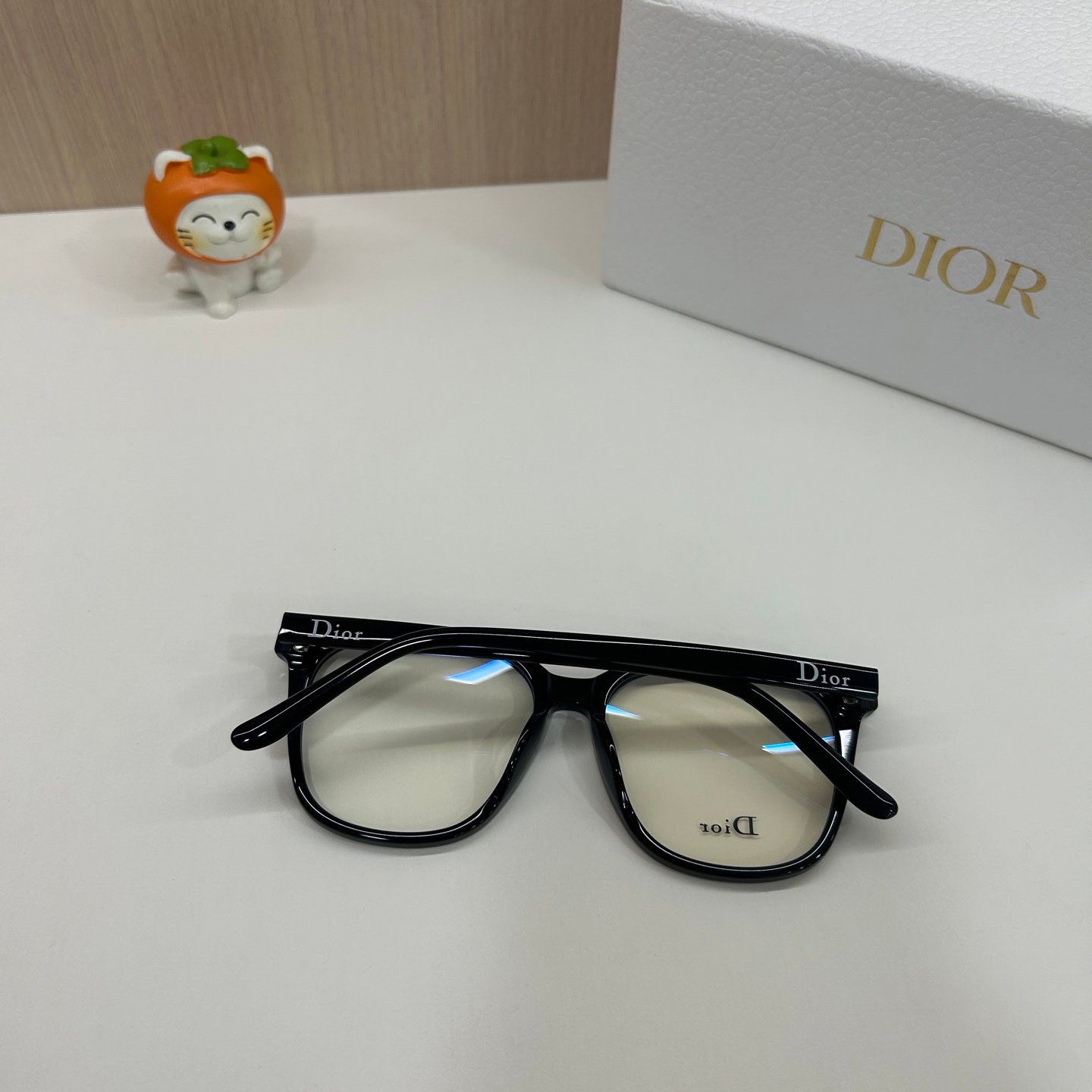 DIOR