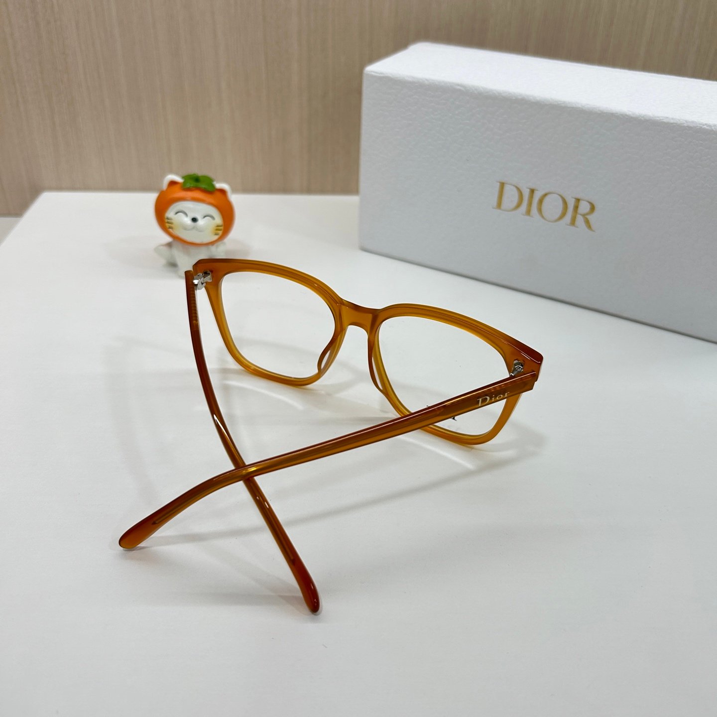 DIOR