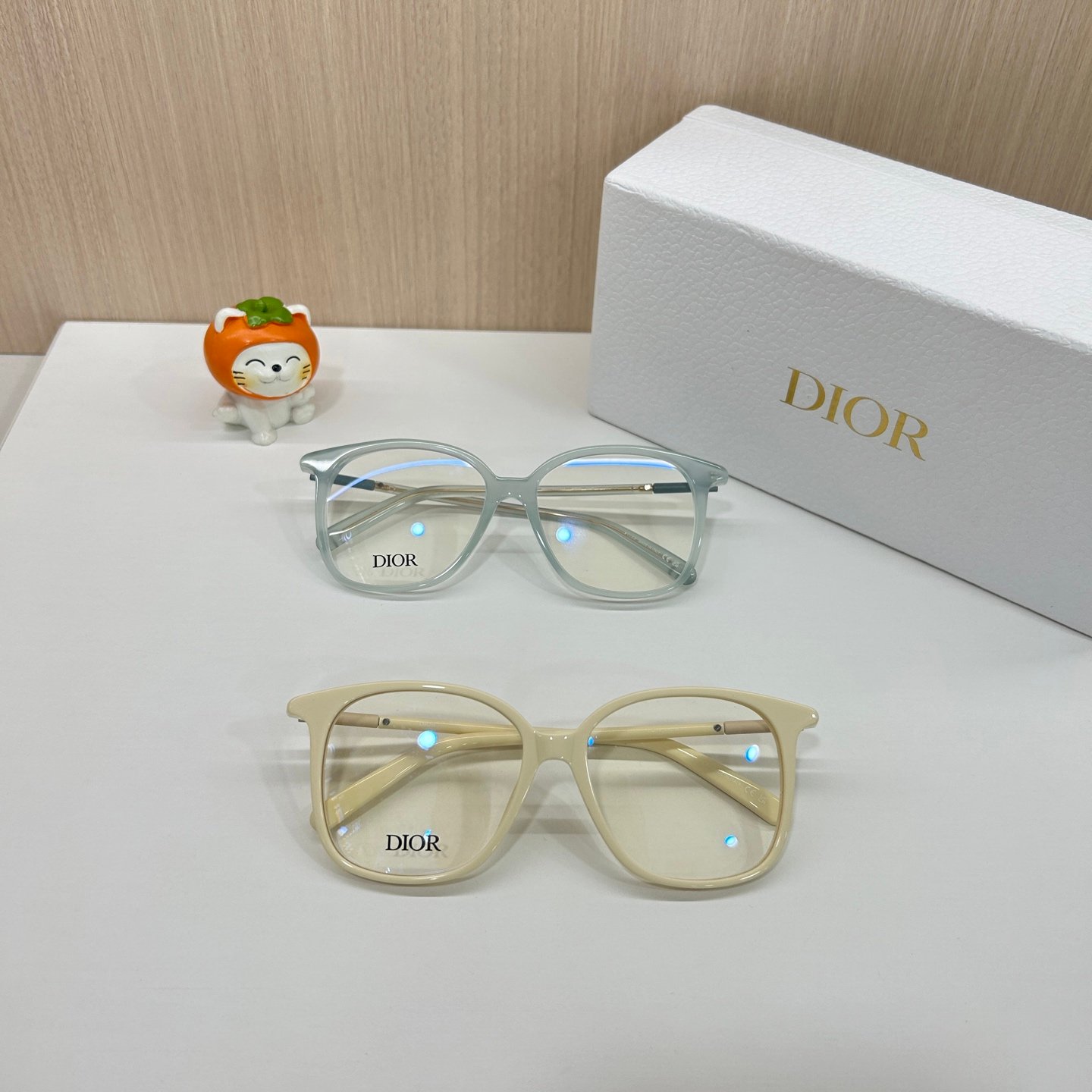 DIOR