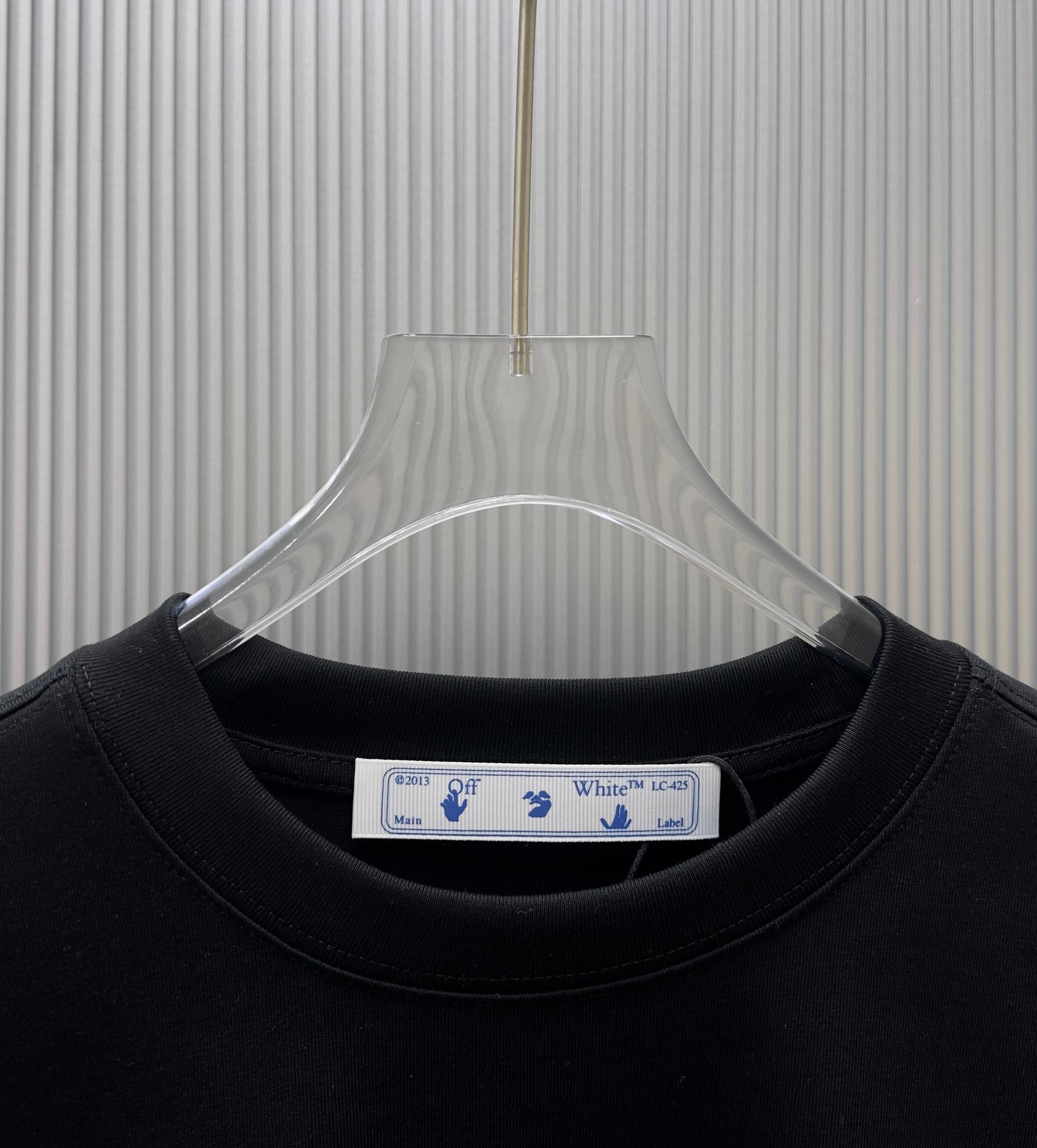 OFF-WHITE