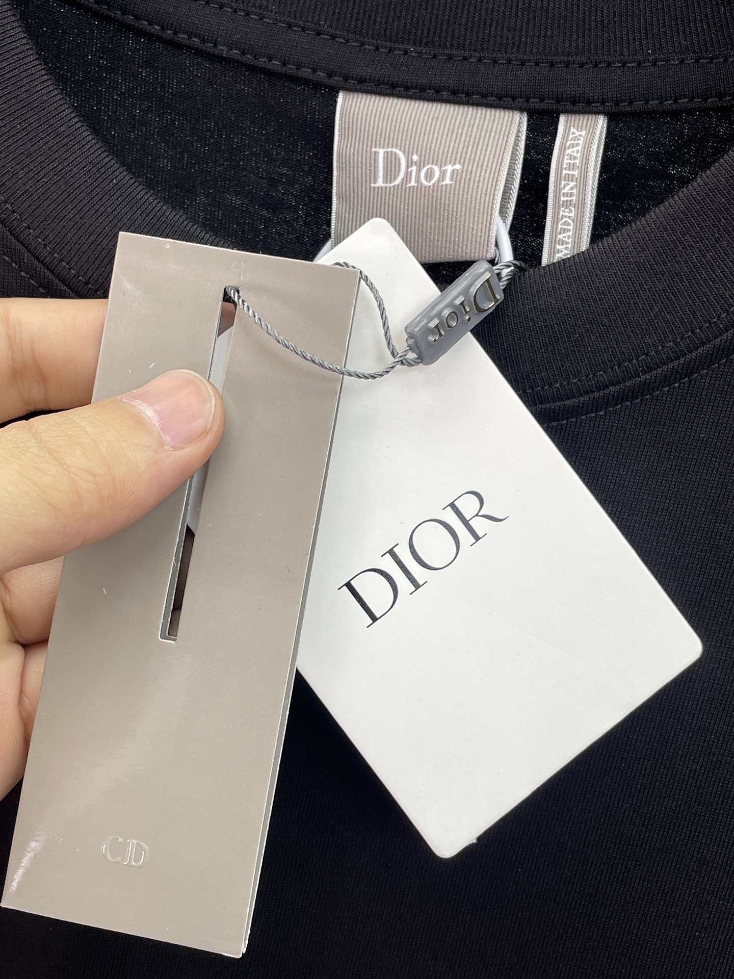 DIOR