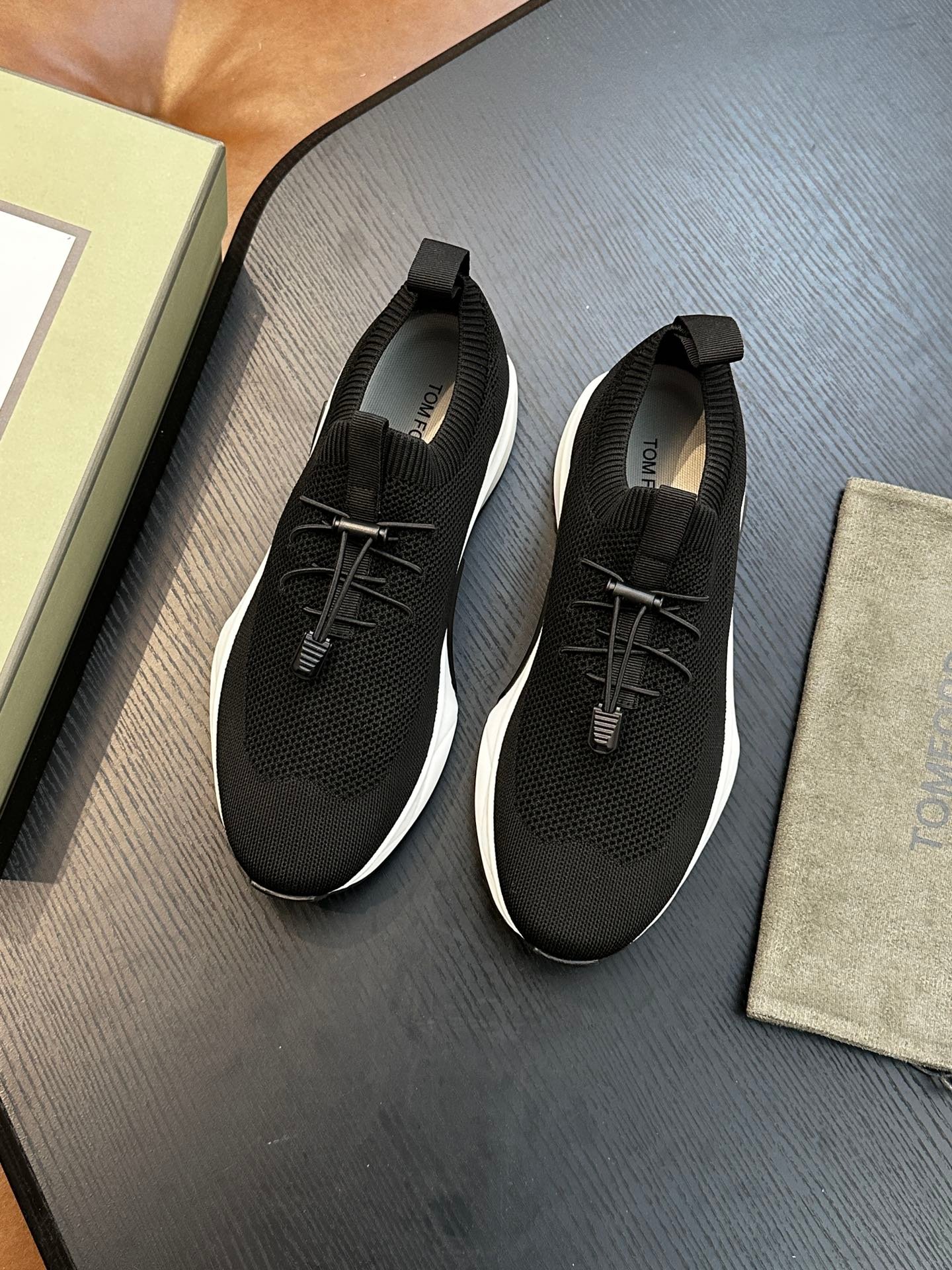TOM FORD