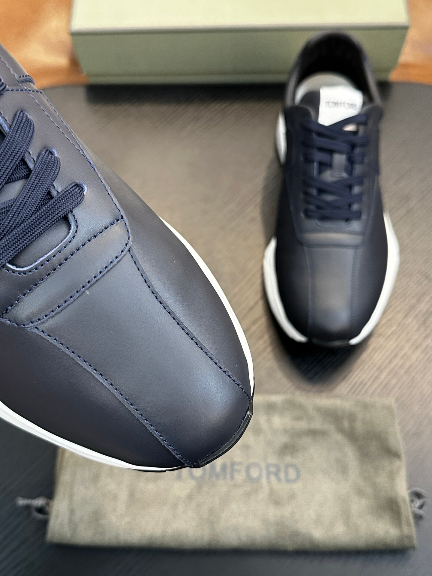 TOM FORD