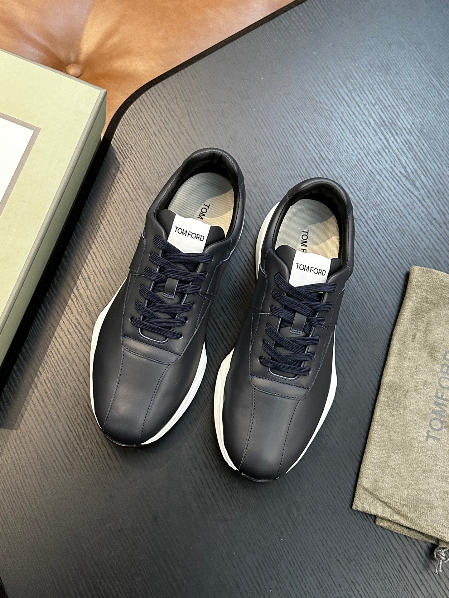 TOM FORD
