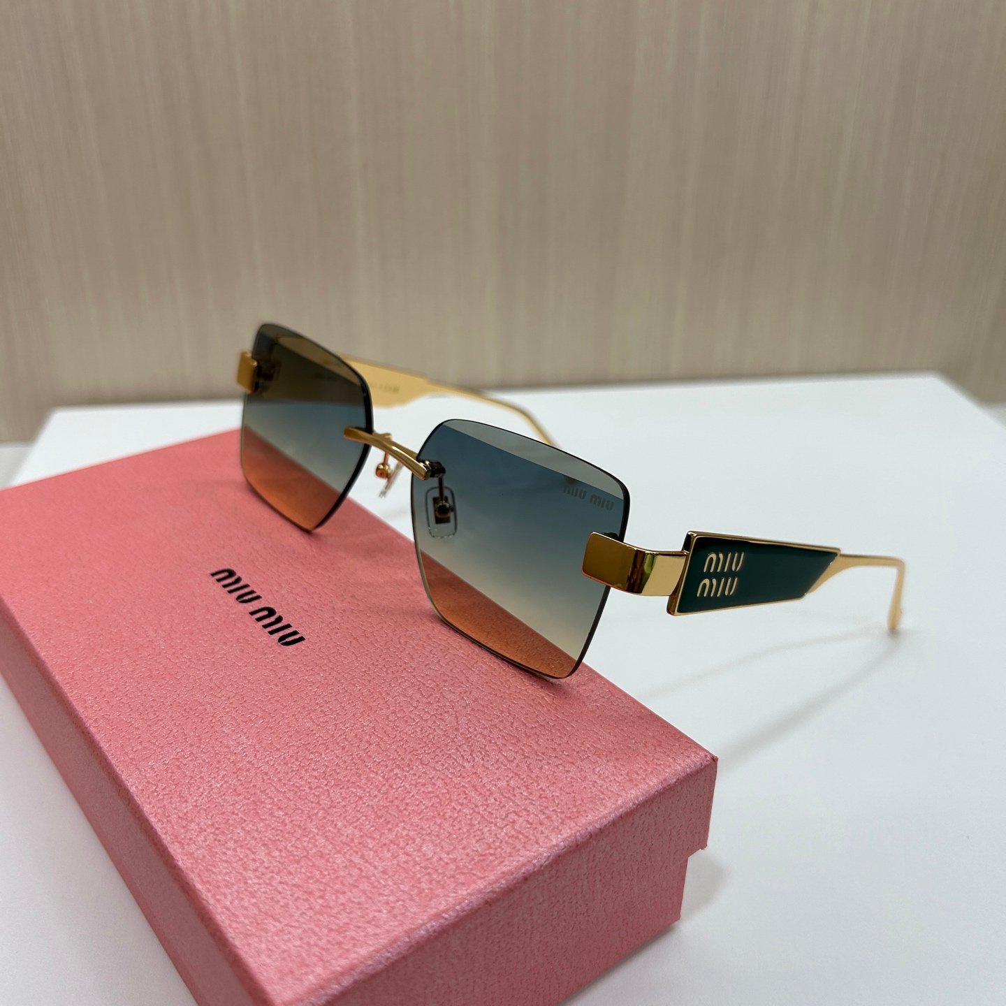 MIUMIU