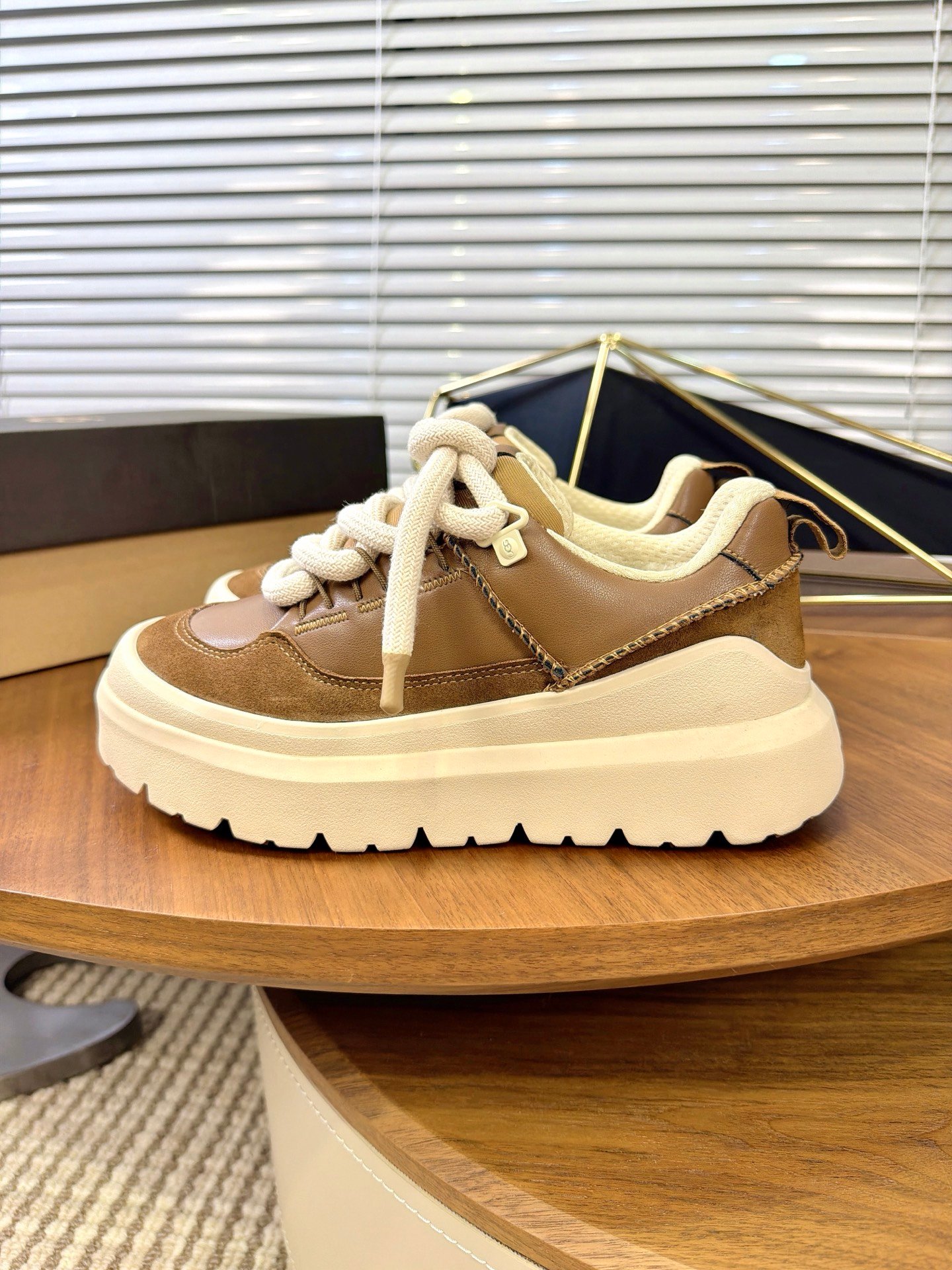 UGG