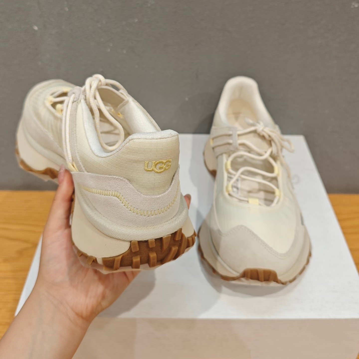 UGG