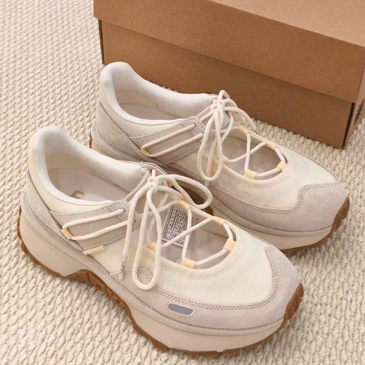 UGG