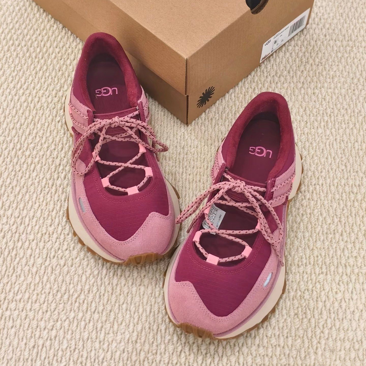 UGG