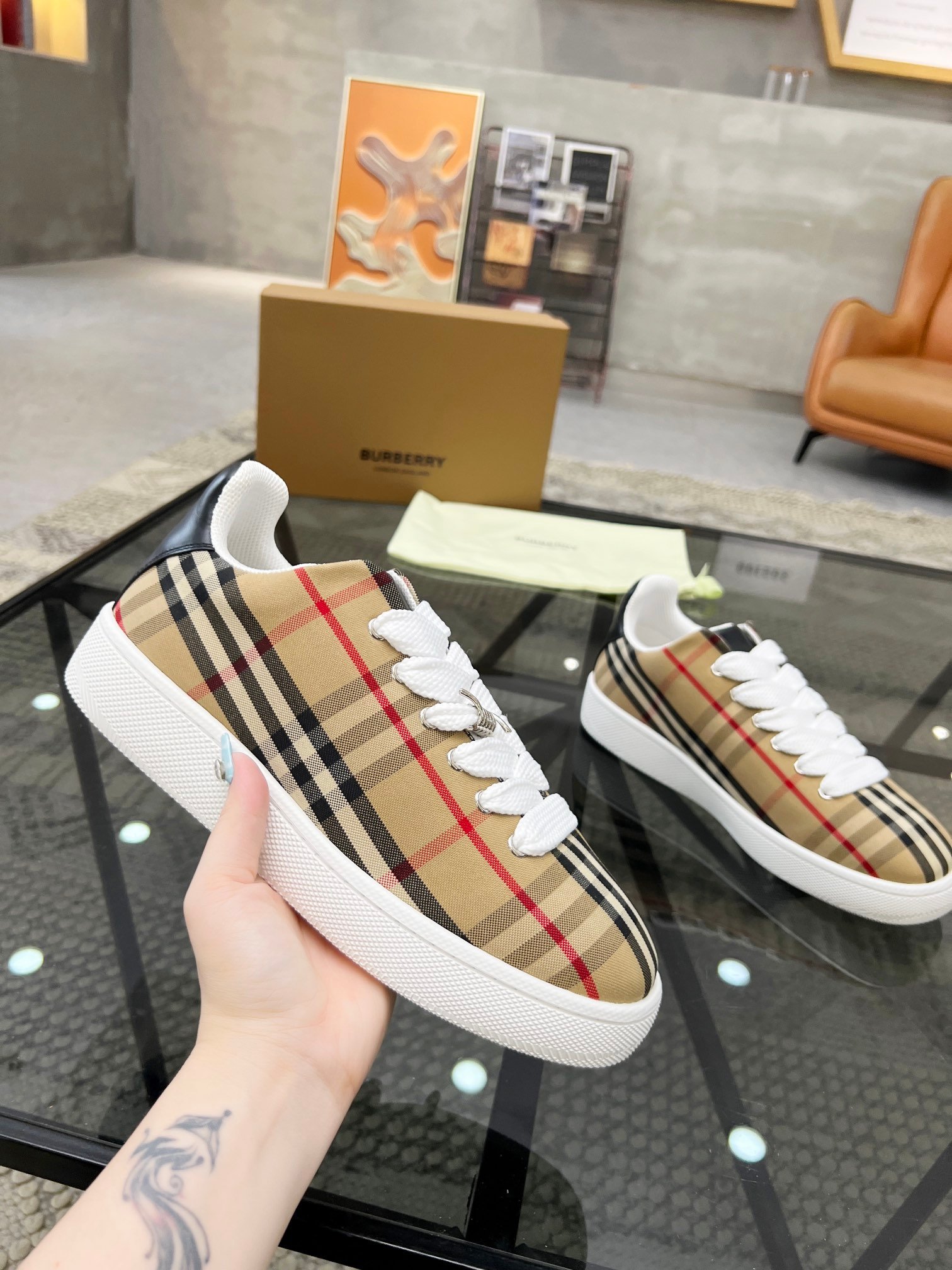 BURBERRY