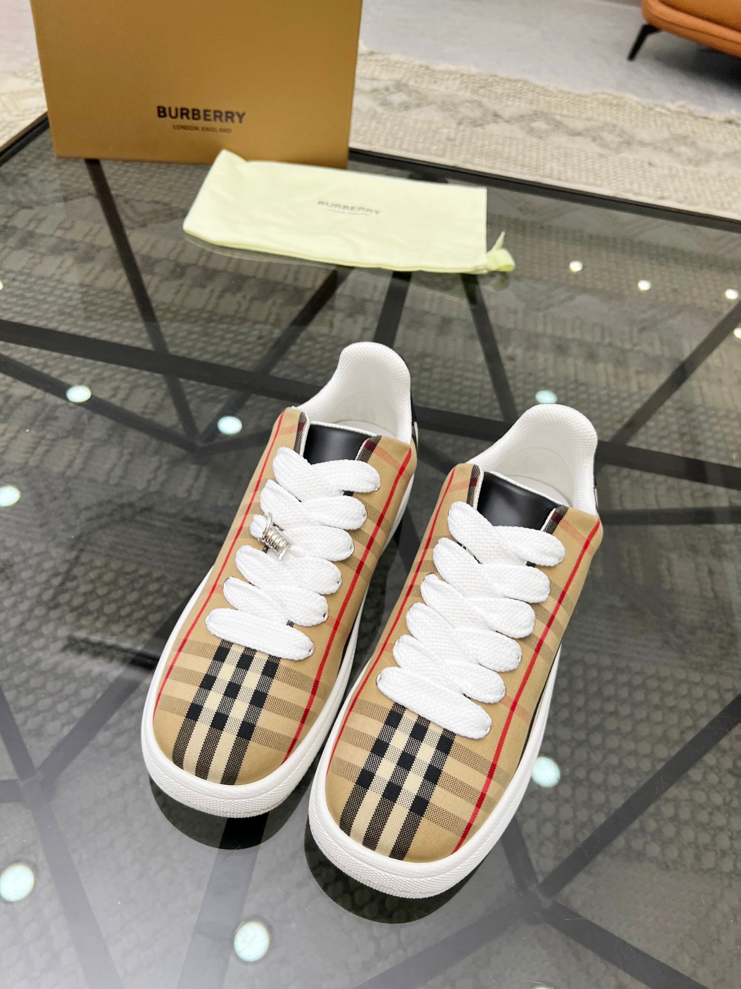 BURBERRY