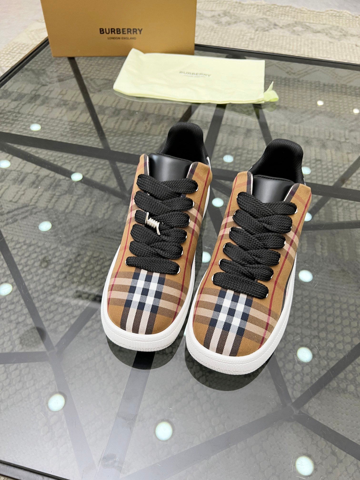 BURBERRY