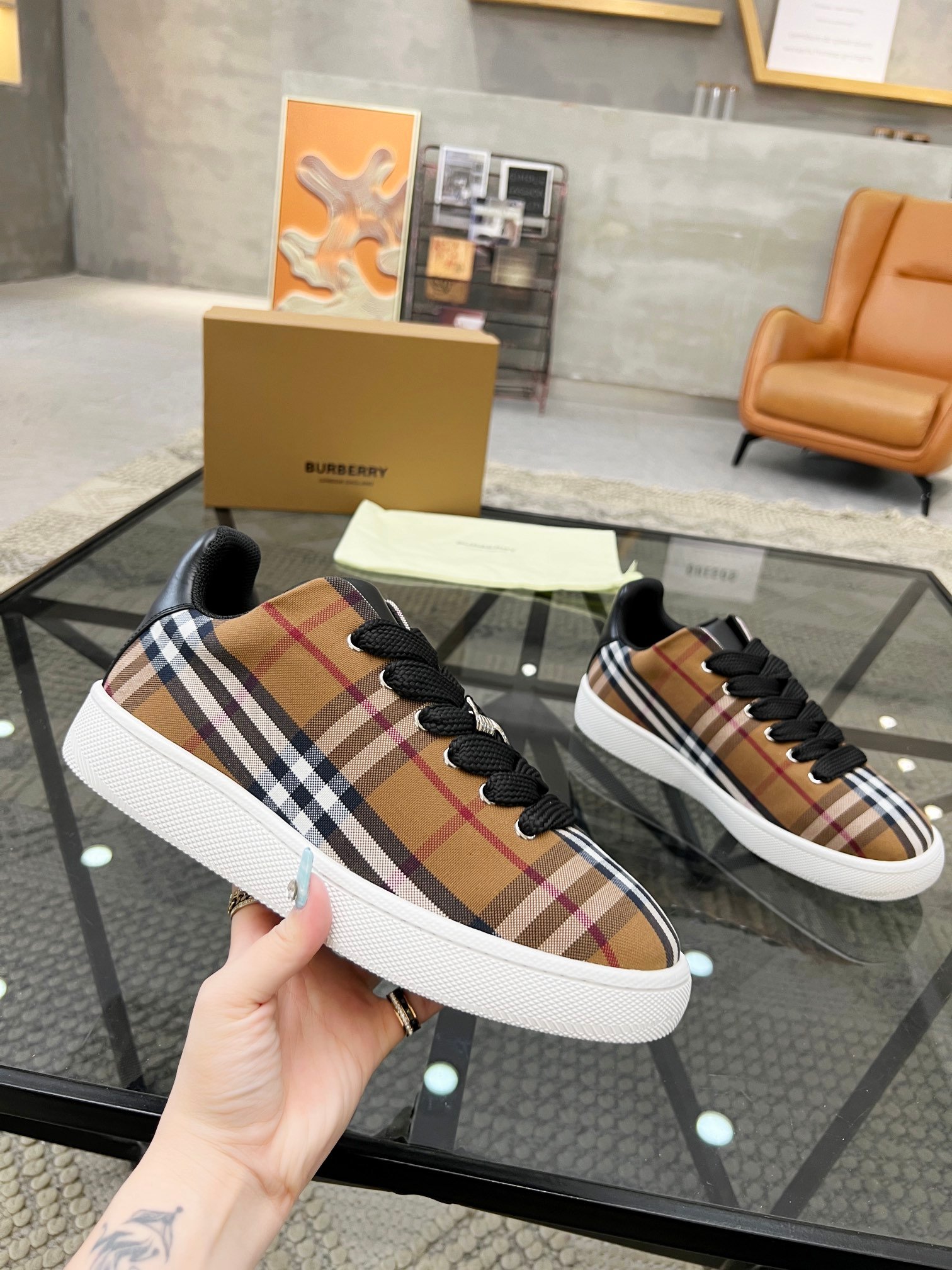 BURBERRY