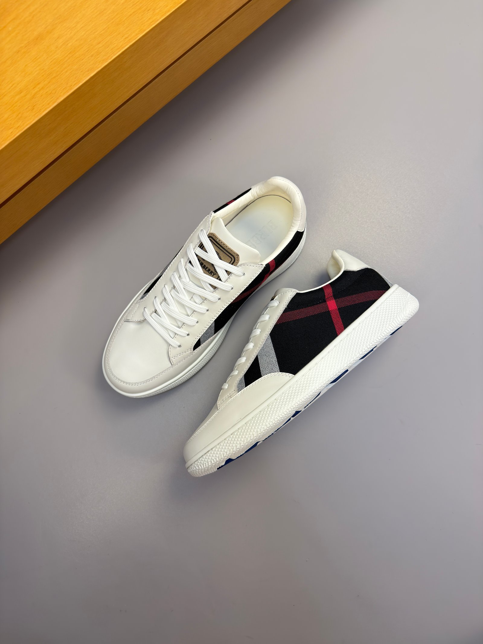 BURBERRY