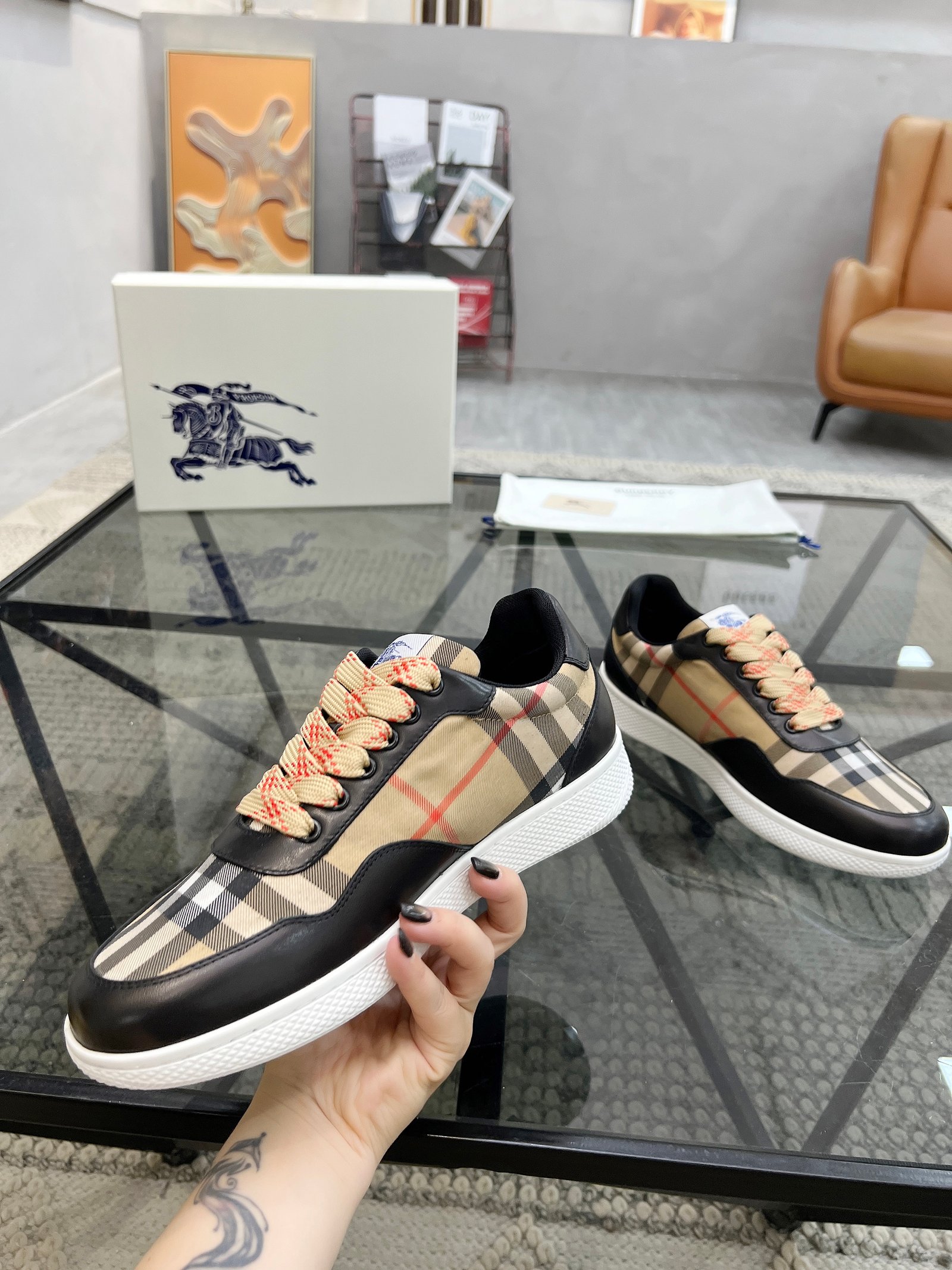 BURBERRY