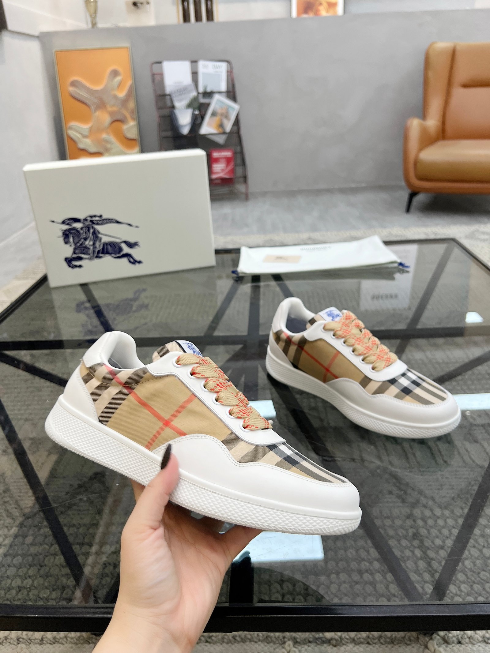 BURBERRY