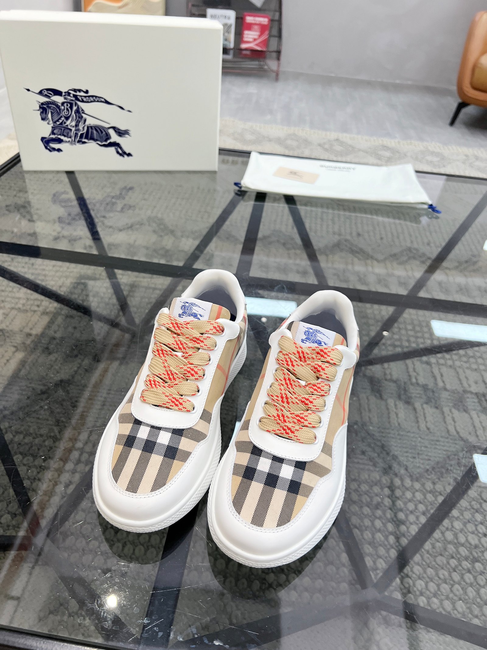 BURBERRY