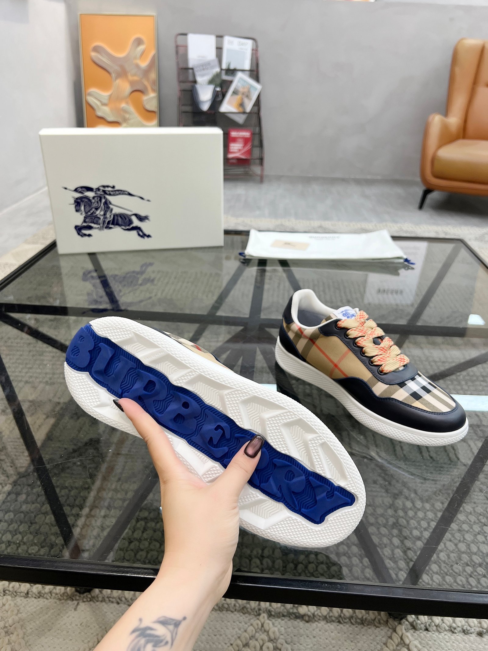 BURBERRY