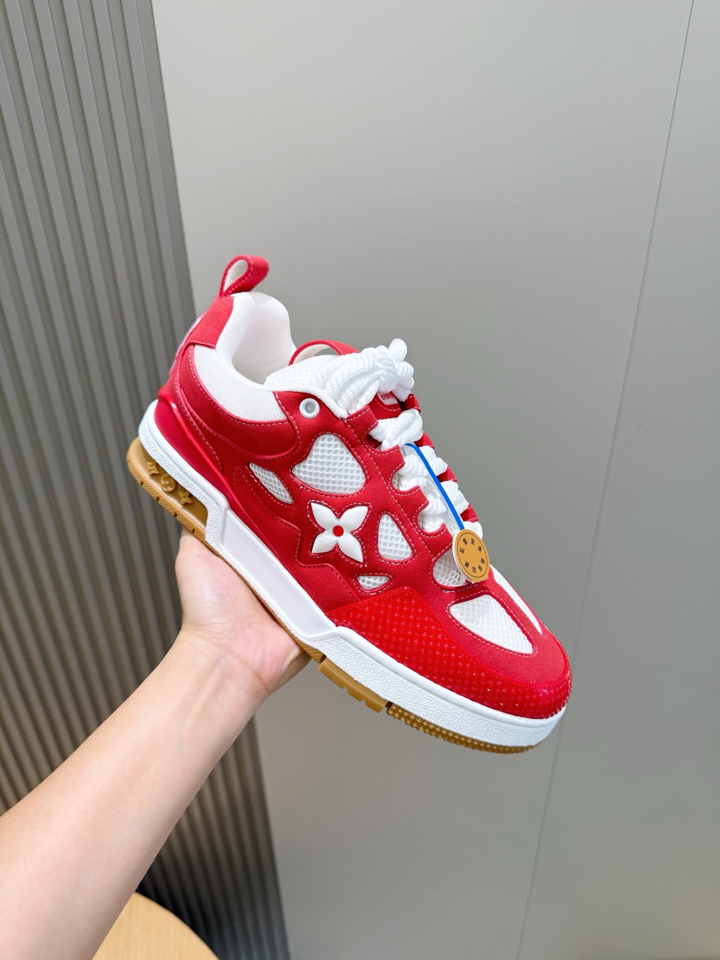LV