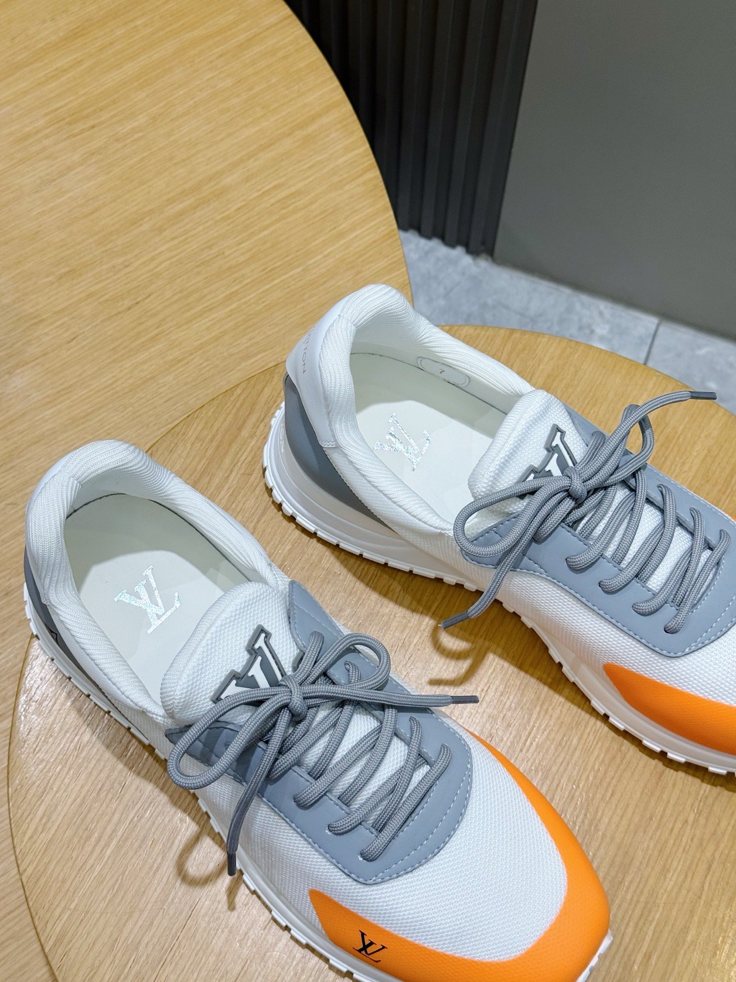LV