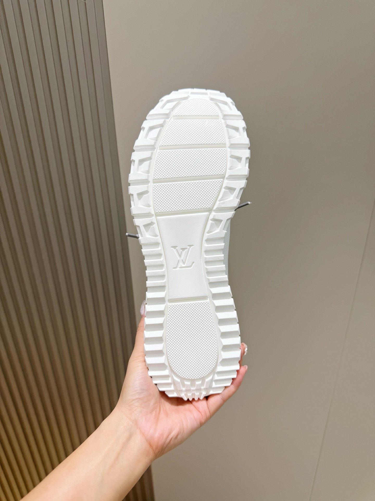 LV
