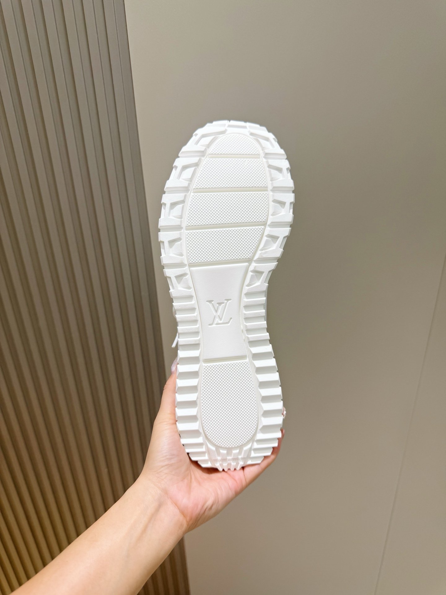LV