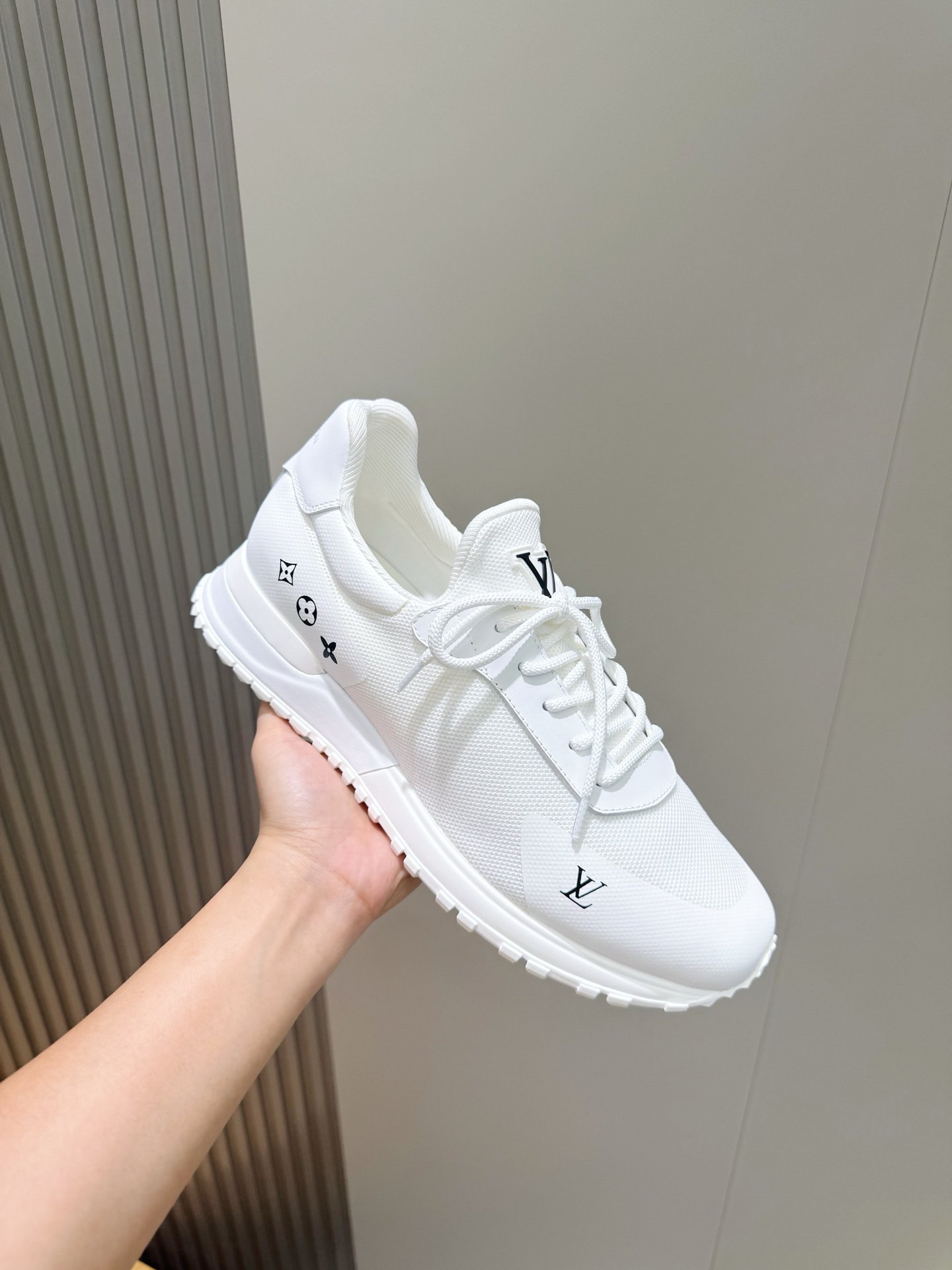 LV