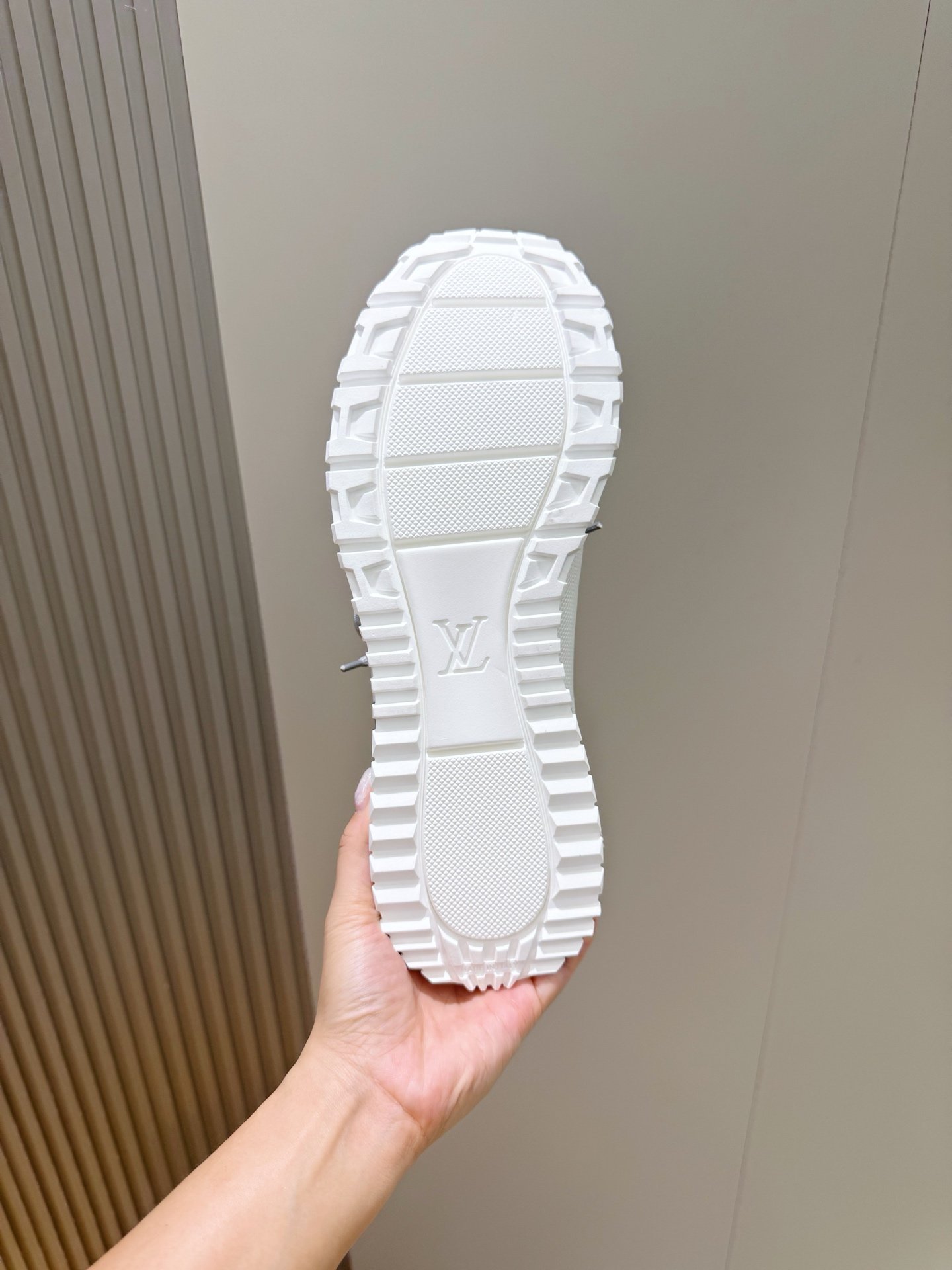 LV