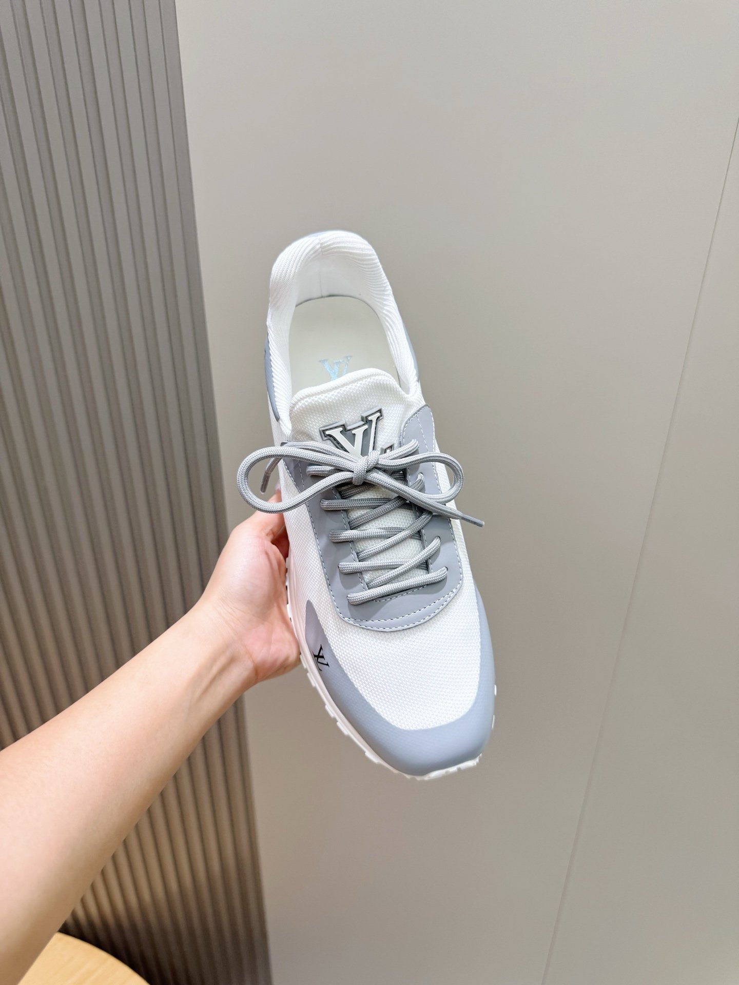 LV